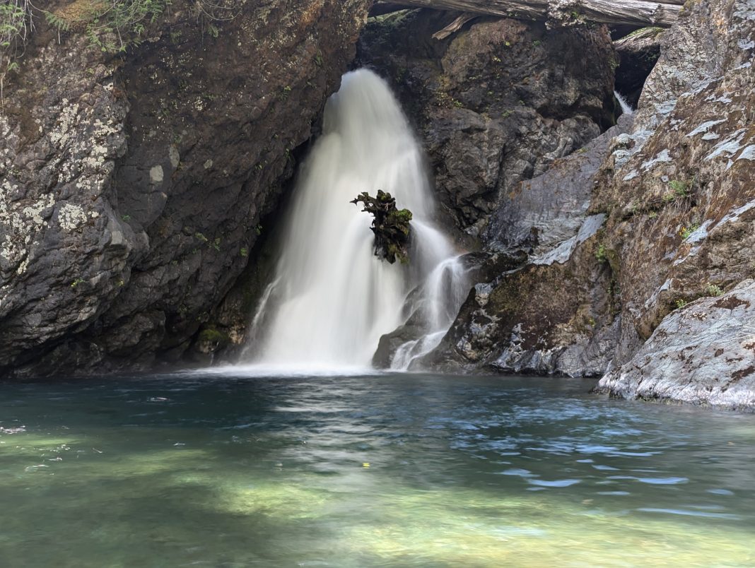 waterfalls Wynoochee Lake